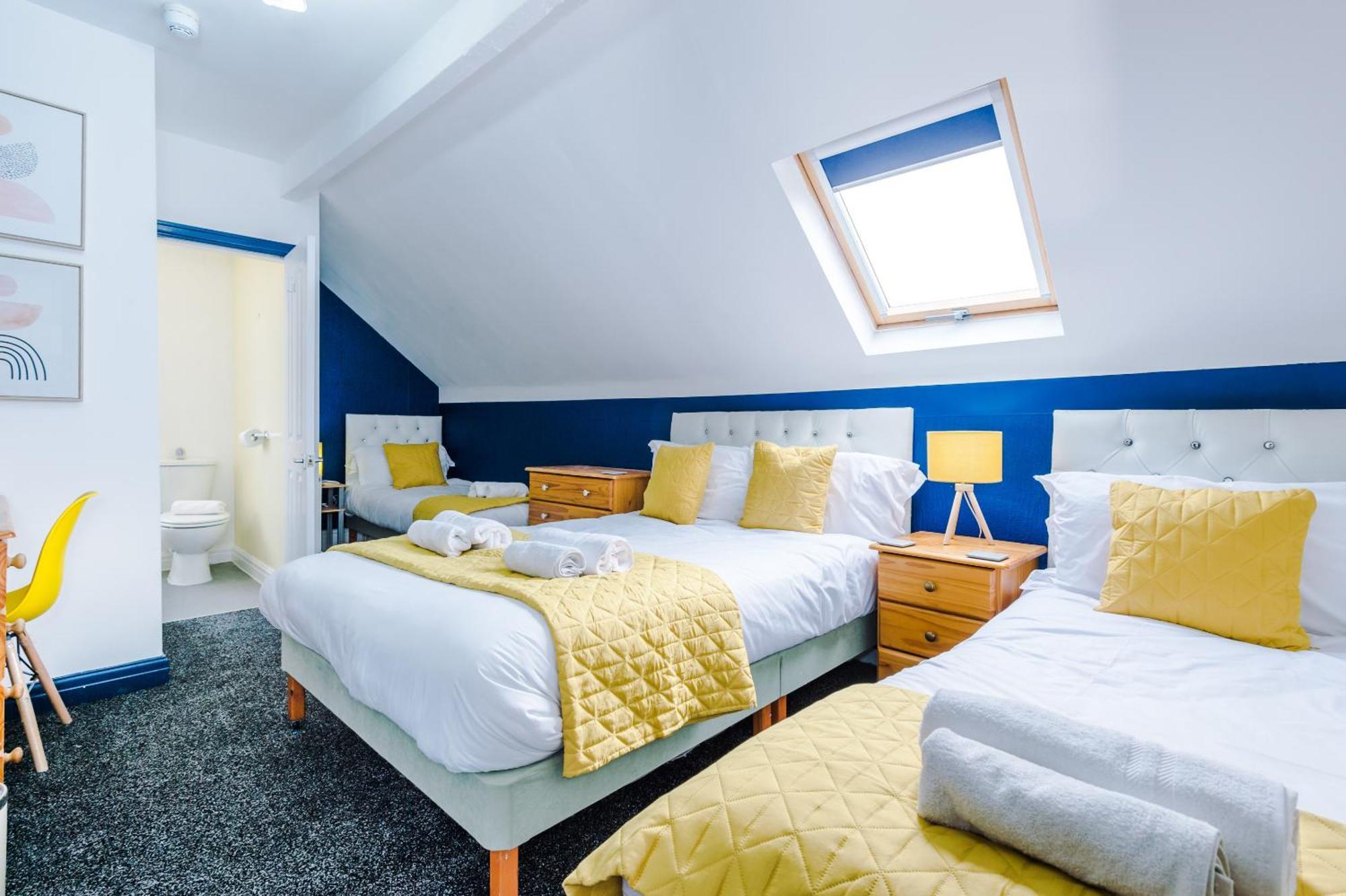 Pebbles Guest House Blackpool Bagian luar foto