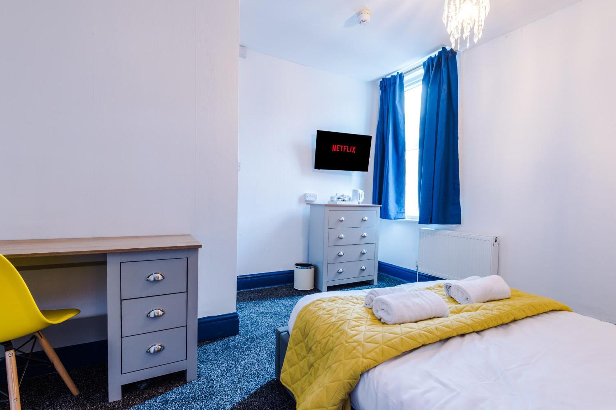 Pebbles Guest House Blackpool Bagian luar foto