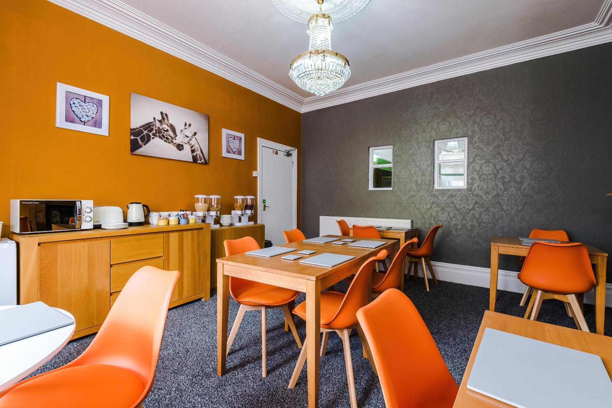 Pebbles Guest House Blackpool Bagian luar foto