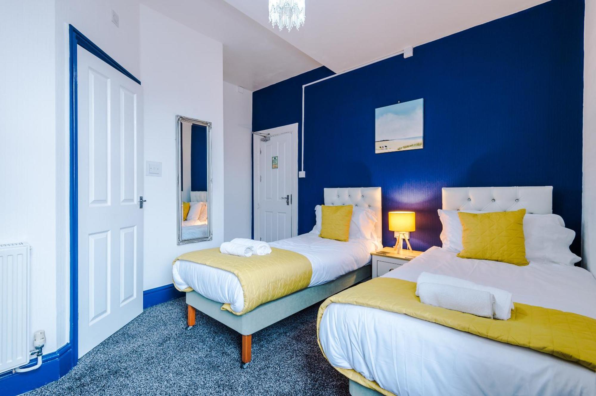 Pebbles Guest House Blackpool Bagian luar foto