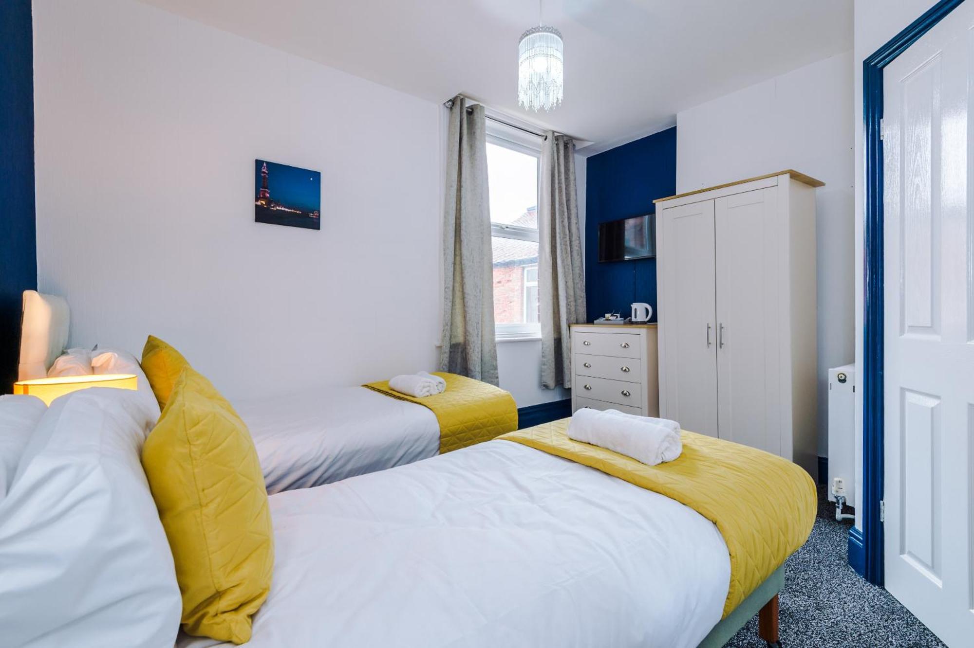 Pebbles Guest House Blackpool Bagian luar foto