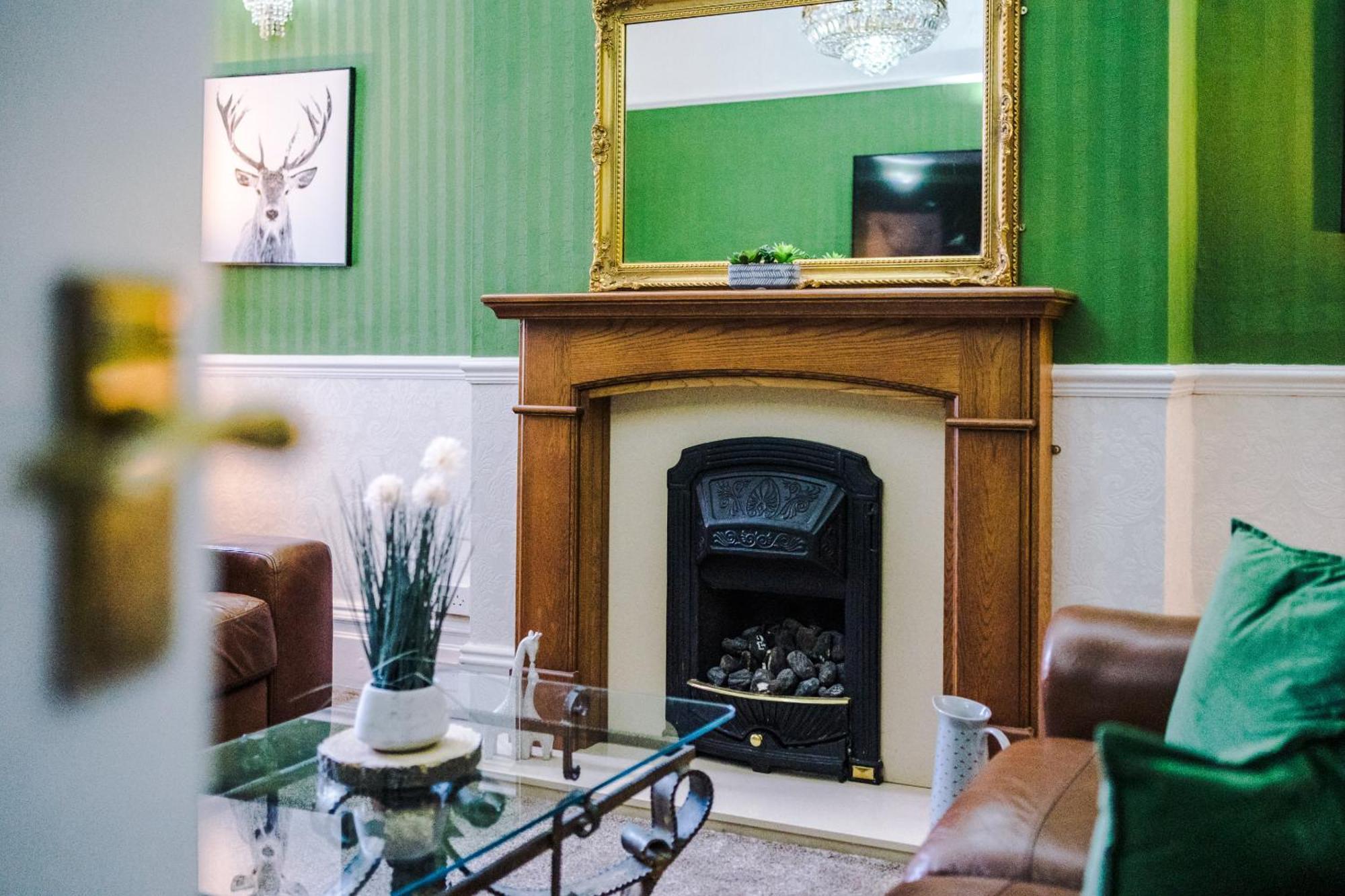 Pebbles Guest House Blackpool Bagian luar foto