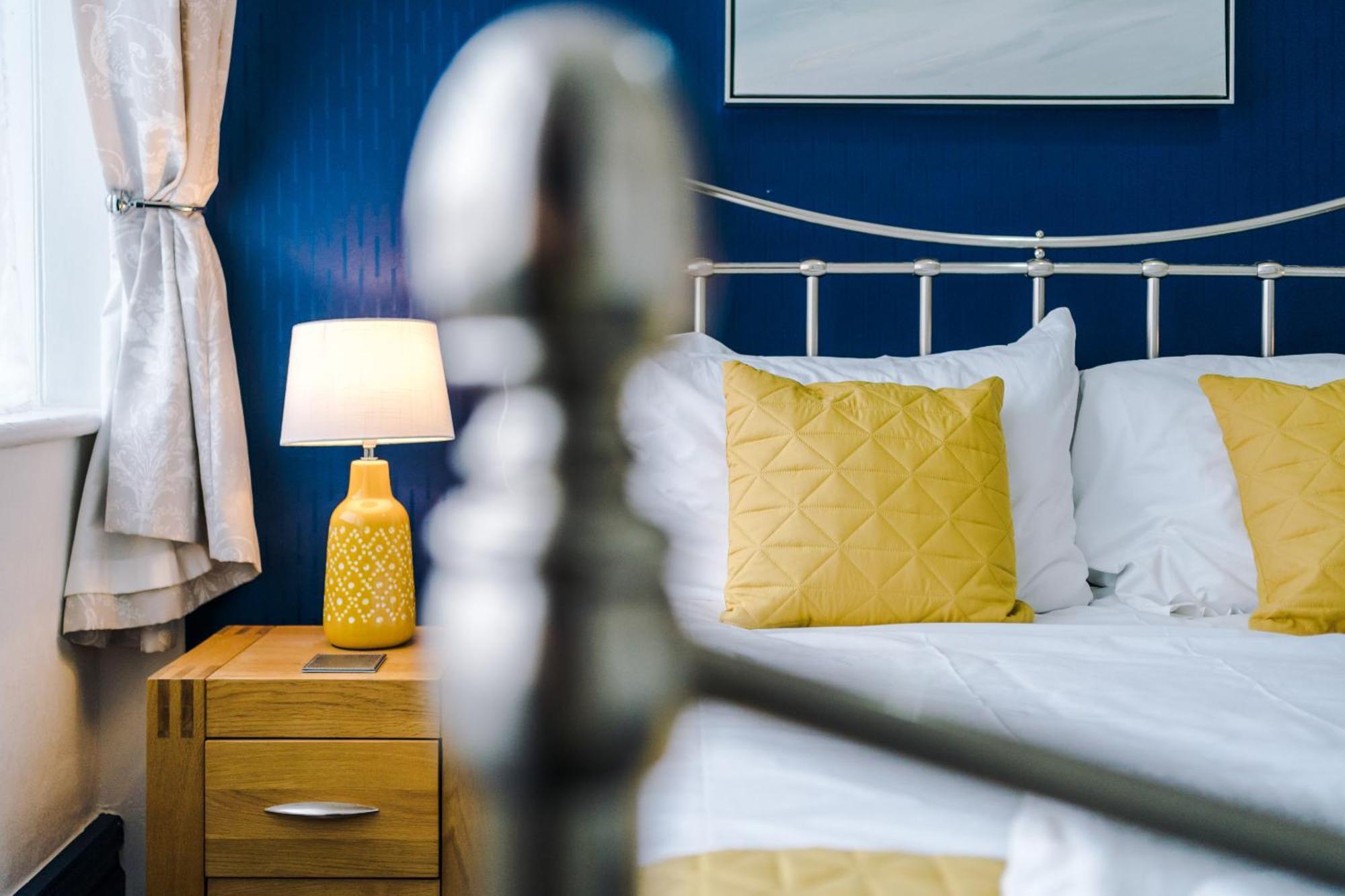 Pebbles Guest House Blackpool Bagian luar foto